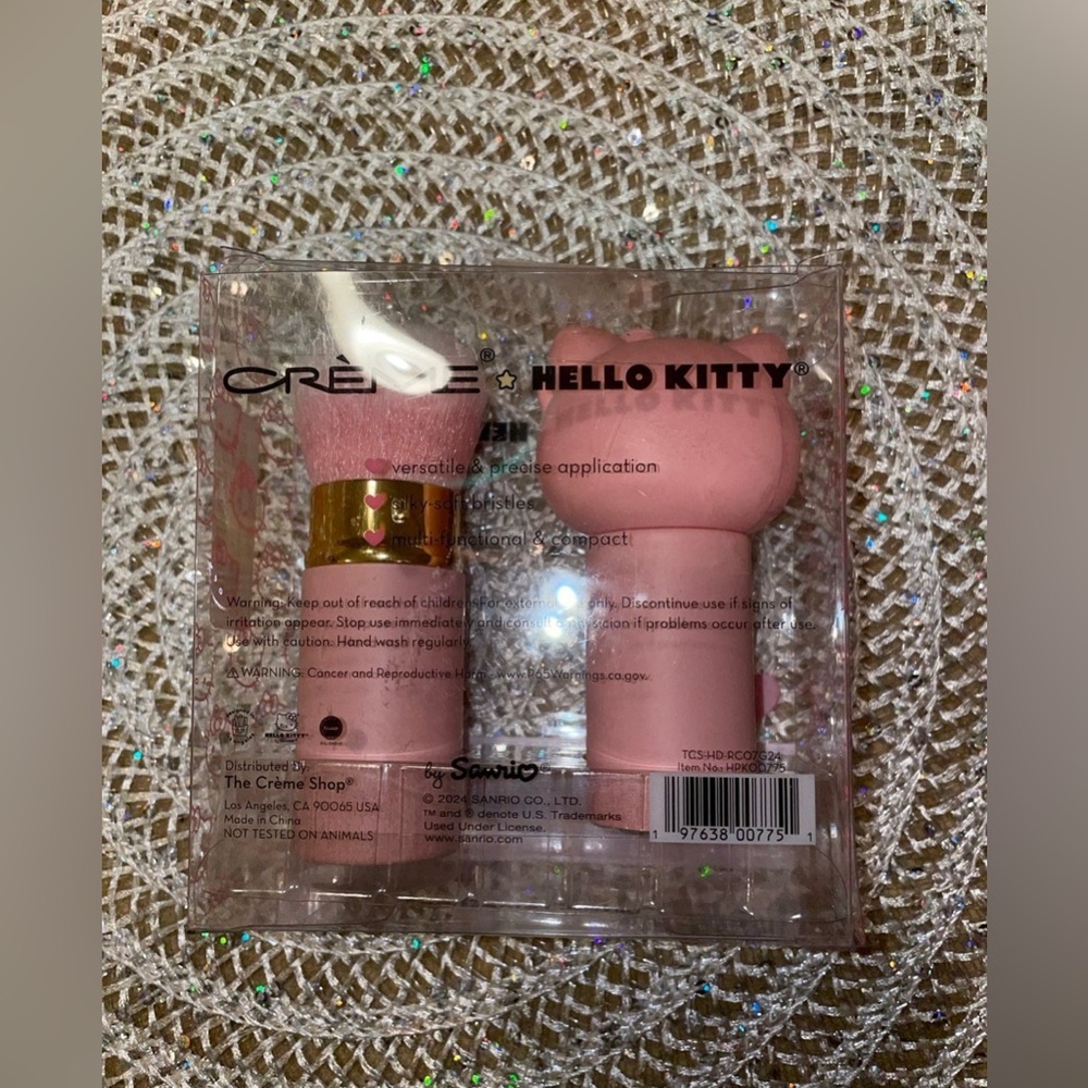 Creme x Hello Kitty Kabuki Brush 🎀🎀 - Picture 3 of 4